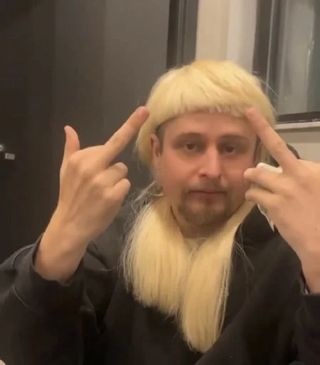 Стикер Oliver Tree