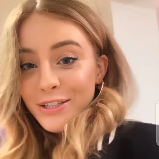 Стикер DAISY KEECH