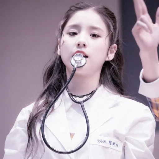 Стикер Heejin