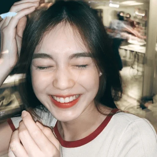Стикер lee si young