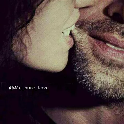 Стикер Chanell: