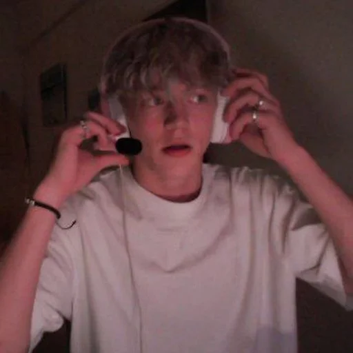 Стикер Парадеевич