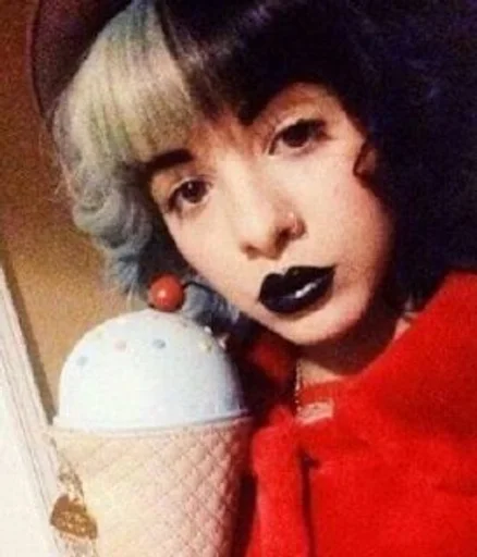 Стикер Melanie Martinez