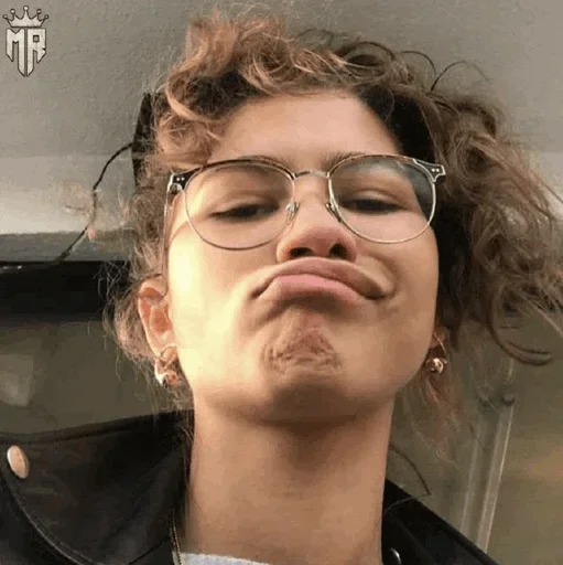 Стикер Zendaya