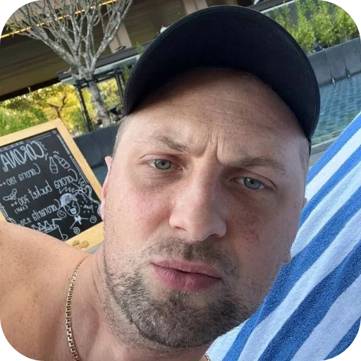 Стикер Zubarev
