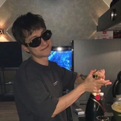 Стикер boulevarddepo