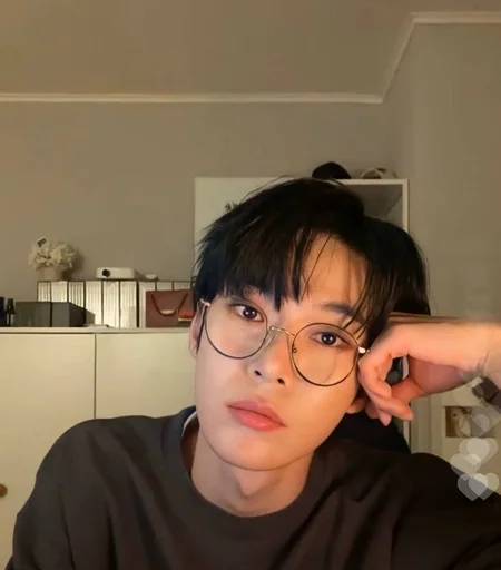 Стикер Doyoung