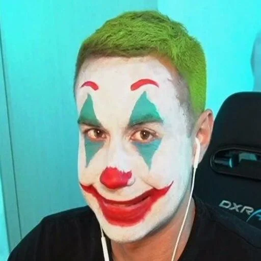 Стикер что-то между 89 и фрик