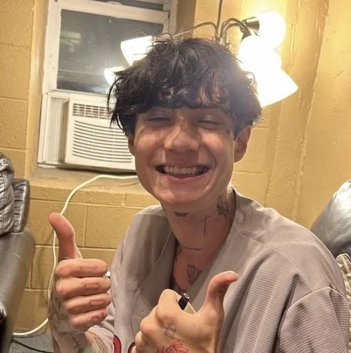 Стикер джей