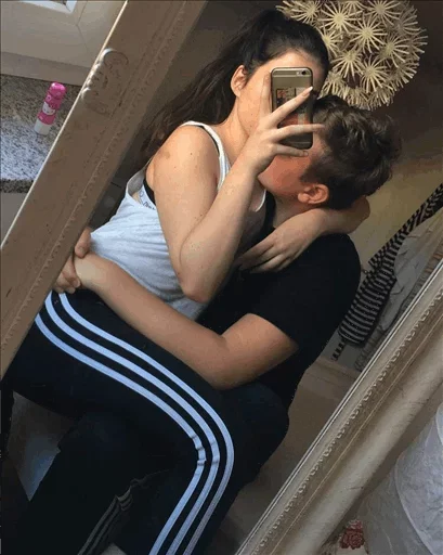 Стикер Gif Love