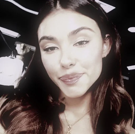 Стикер Madison Beer