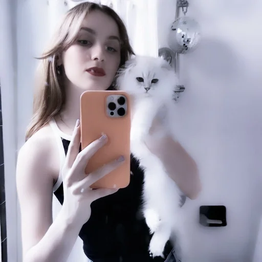 Стикер Maude Apatow