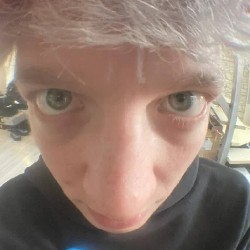 Стикер Парадеевич