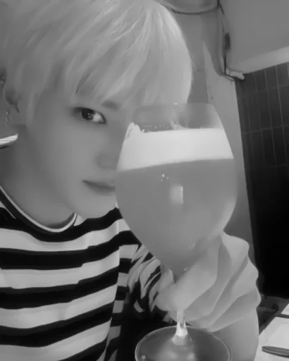 Стикер Lee taeyoung